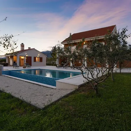 Luka Villa