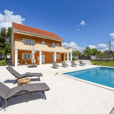 Luka Villa