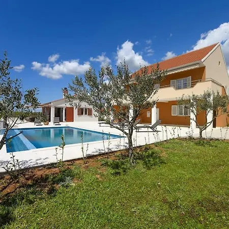 Luka Villa *